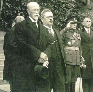 Tomáš Garrigue Masaryk s předsedou Národního shromáždění Janem Malypetrem, dědečkem pamětníka. Zdroj archiv pamětníka Jana Malypetra